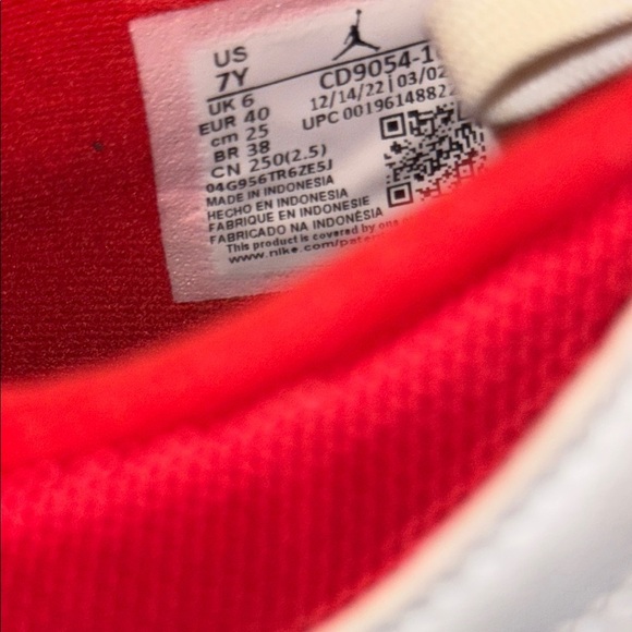 Nike Red and Black Sneakers Classic Low-Top Design - Picture 10 of 13